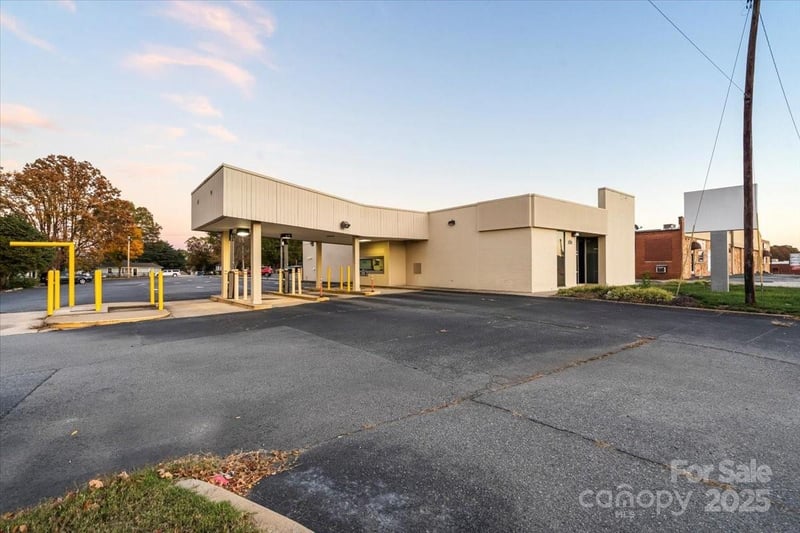 704 N Cannon Blvd, Kannapolis, NC 28083