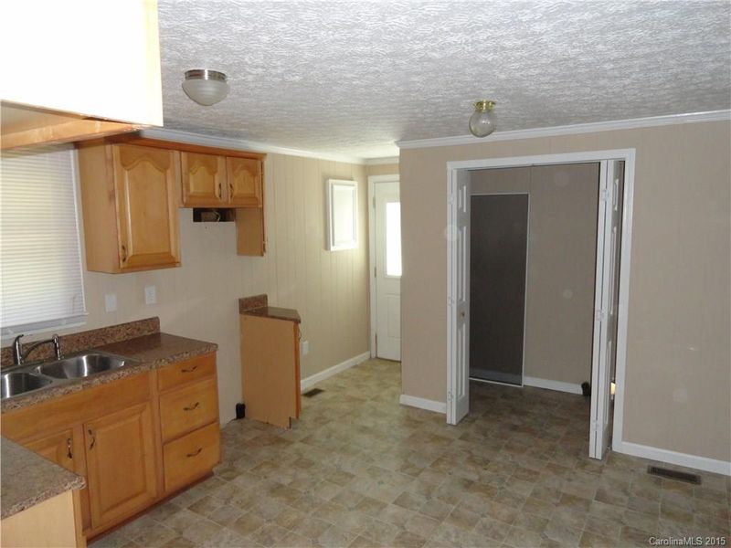 122 Morris Ave, Mount Holly, NC 28120
