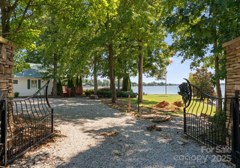 135 Bearcreek Rd, Mooresville, NC 28117