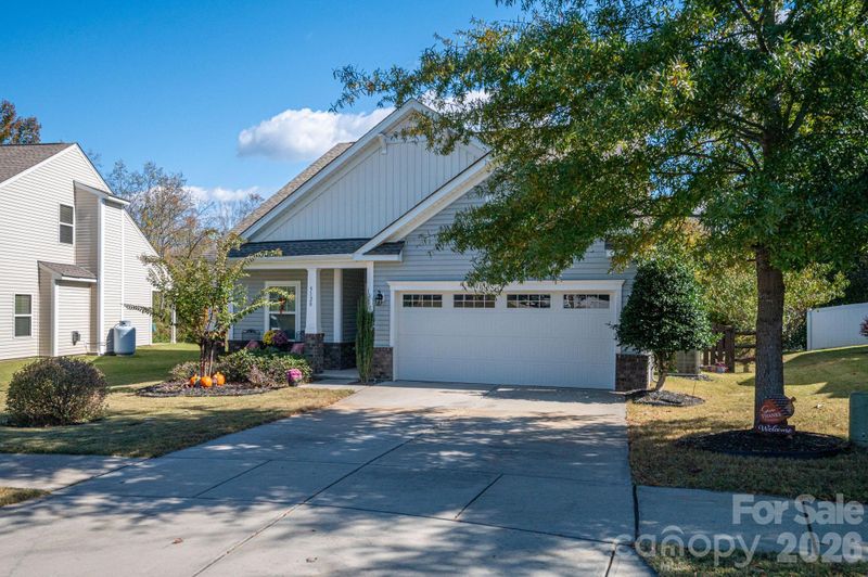 5128 Meadow Woods Dr, Lowell, NC 28098