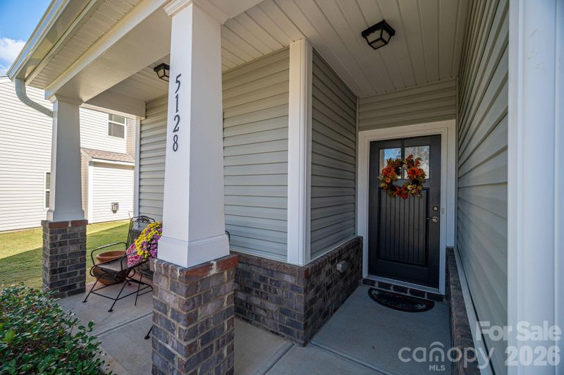 5128 Meadow Woods Dr, Lowell, NC 28098