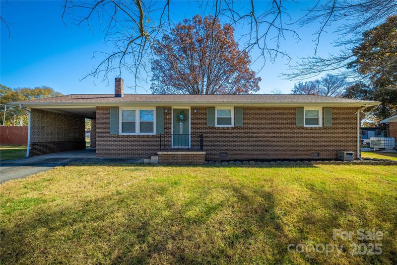 1046 22nd St NE, Hickory, NC 28601