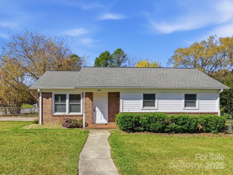 6101 Clearwater Dr, Indian Trail, NC 28079