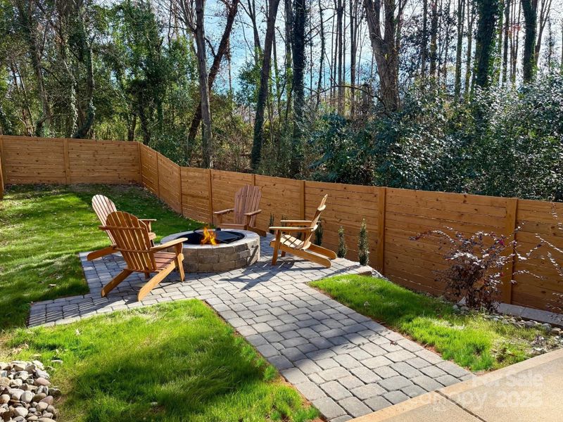 4121 Sarah Dr, Charlotte, NC 28217