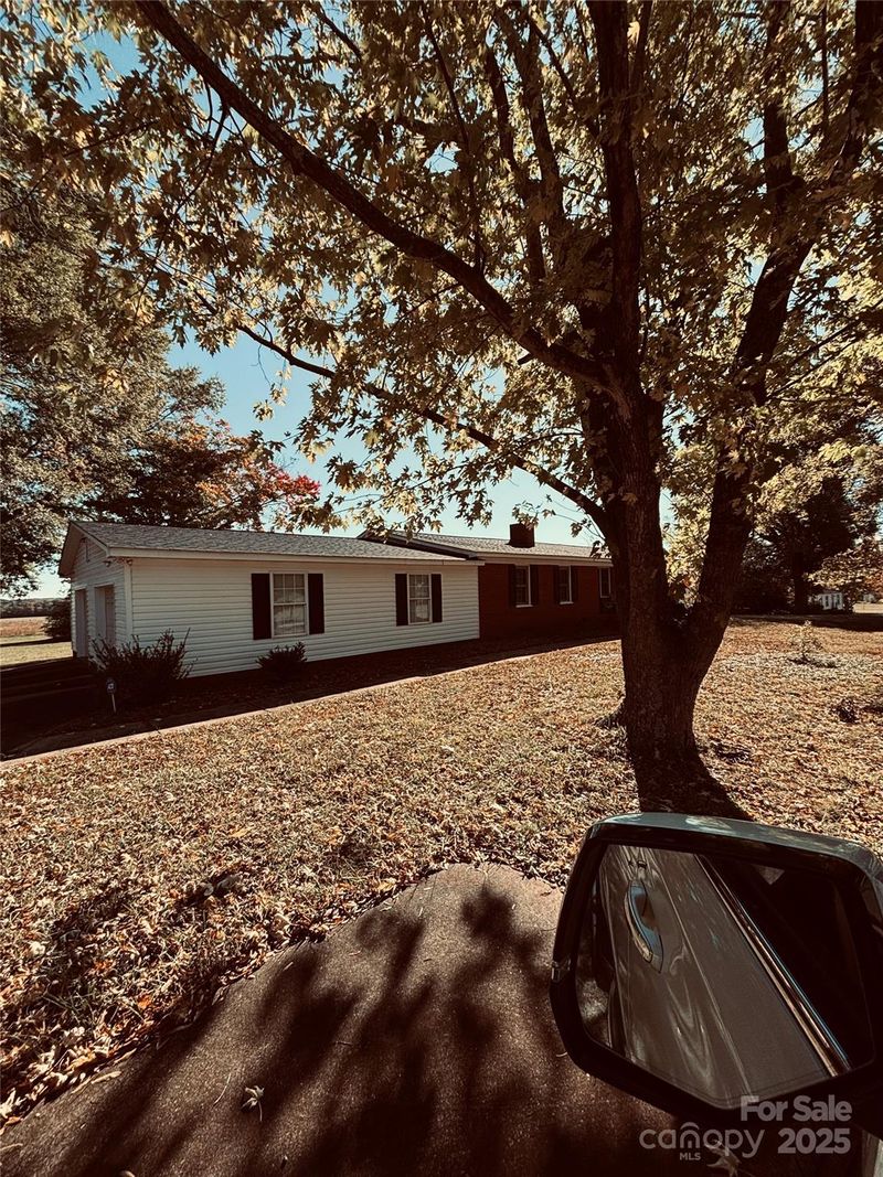 4211 Wolf Pond Rd, Monroe, NC 28112