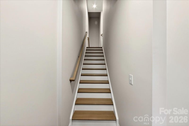 921 Archway Ln, Charlotte, NC 28217
