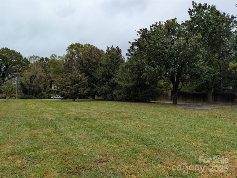 1332 Mecklenburg Hw, Mooresville, NC 28115