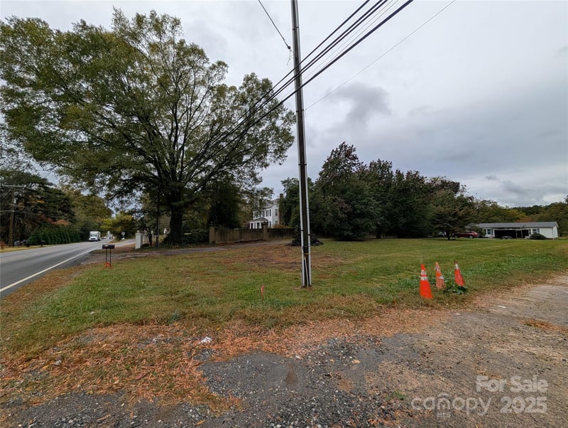 1332 Mecklenburg Hw, Mooresville, NC 28115