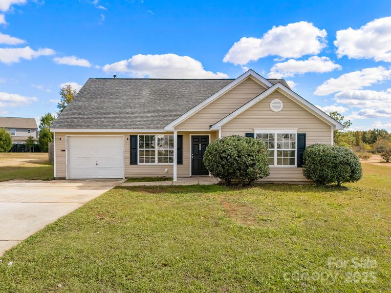 300 Glencroft Dr, Wingate, NC 28174