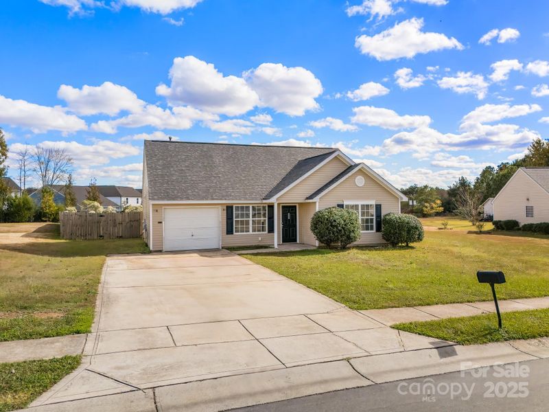300 Glencroft Dr, Wingate, NC 28174