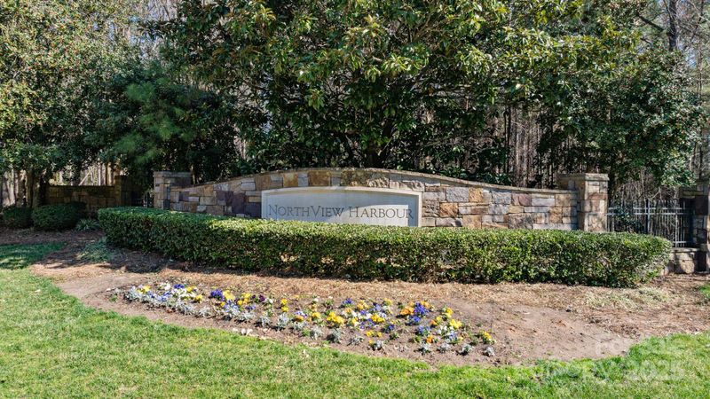 8870 Braxton Dr, Sherrills Ford, NC 28673