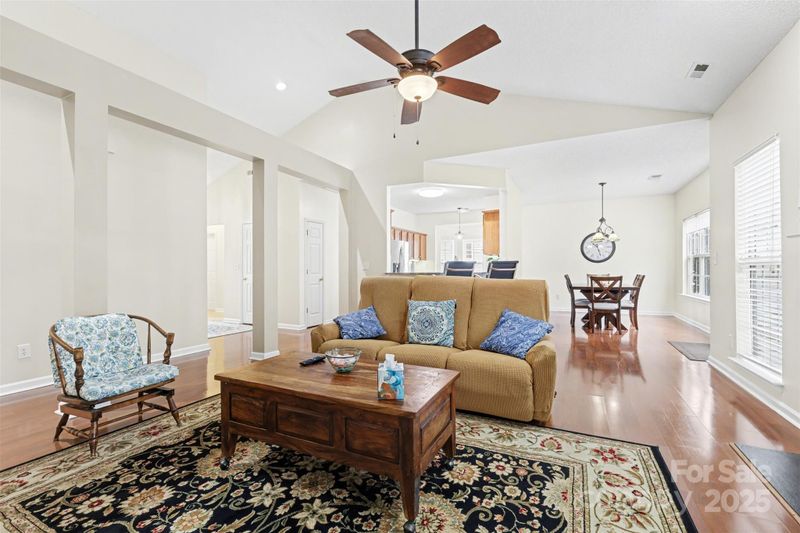 8907 Steelechase Dr, Charlotte, NC 28273