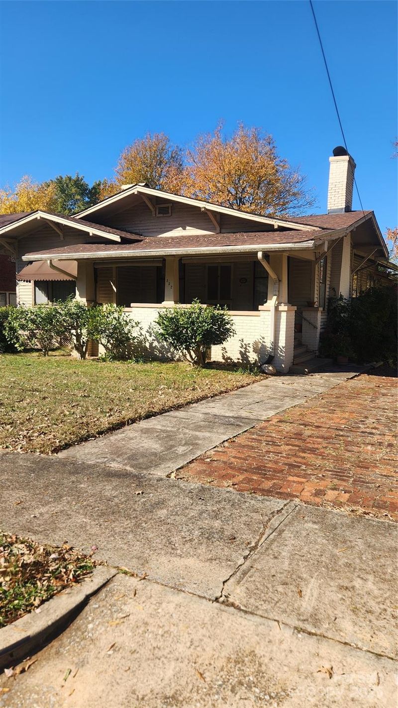 232 5th St SE, Hickory, NC 28602