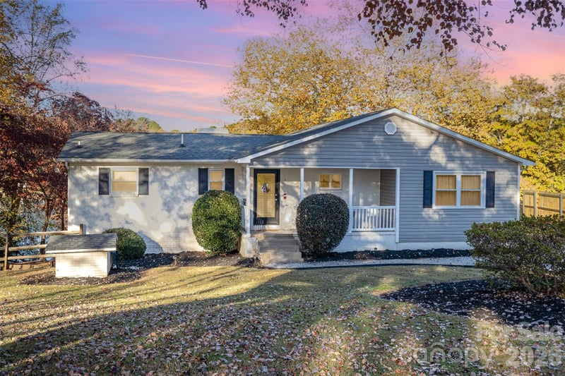 7088 Wateredge Dr, Sherrills Ford, NC 28673