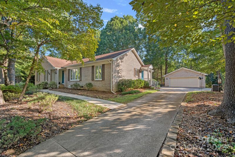 1622 Piccadilly Dr, Charlotte, NC 28211