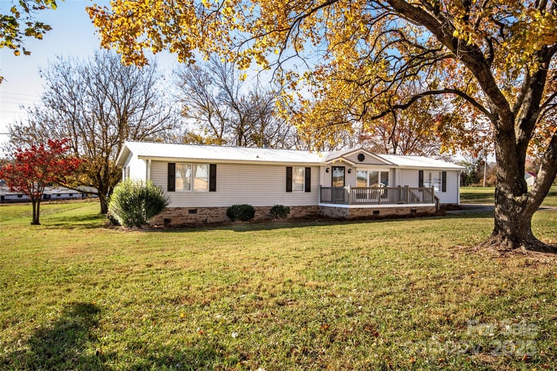 943 Tabor Rd, Olin, NC 28660