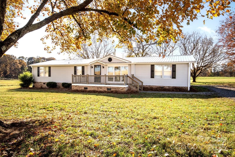 943 Tabor Rd, Olin, NC 28660