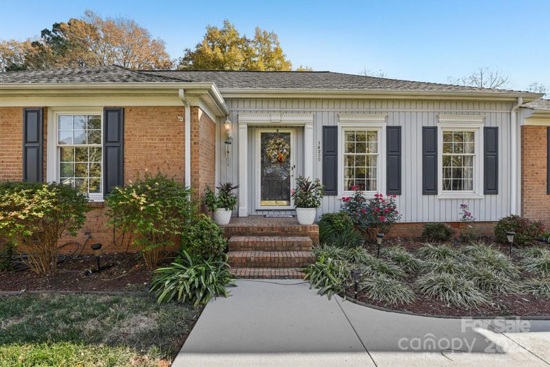 14200 Springwater Dr, Matthews, NC 28105