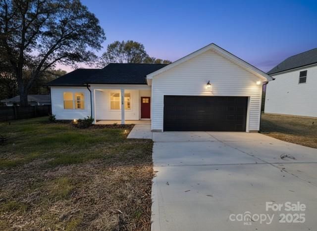 211 Queens Ct, Gastonia, NC 28052