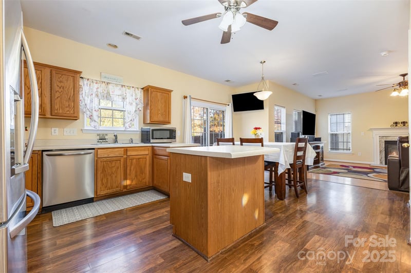 4149 Autumn Cove Dr, Lake Wylie, SC 29710