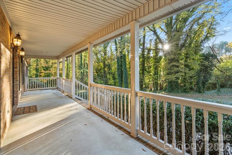 1061 Fairway Dr, Kannapolis, NC 28081