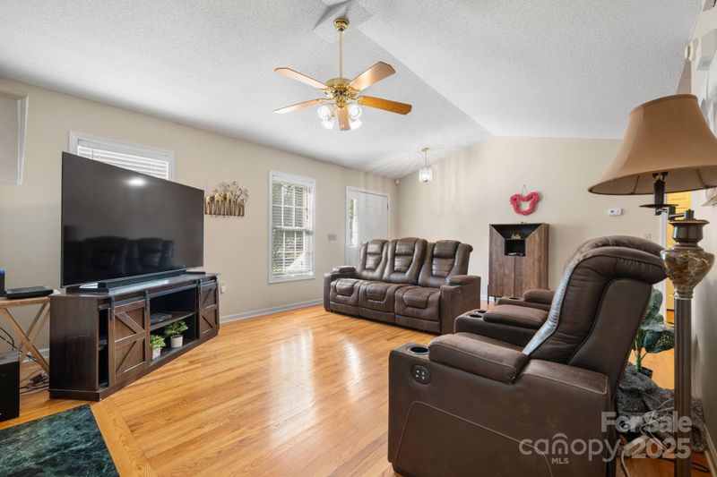 815 Catawba Valley Blvd SE, Hickory, NC 28602