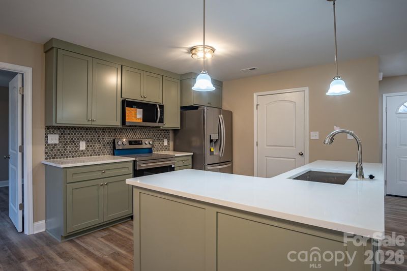 1818 Maple Ln, Lincolnton, NC 28092