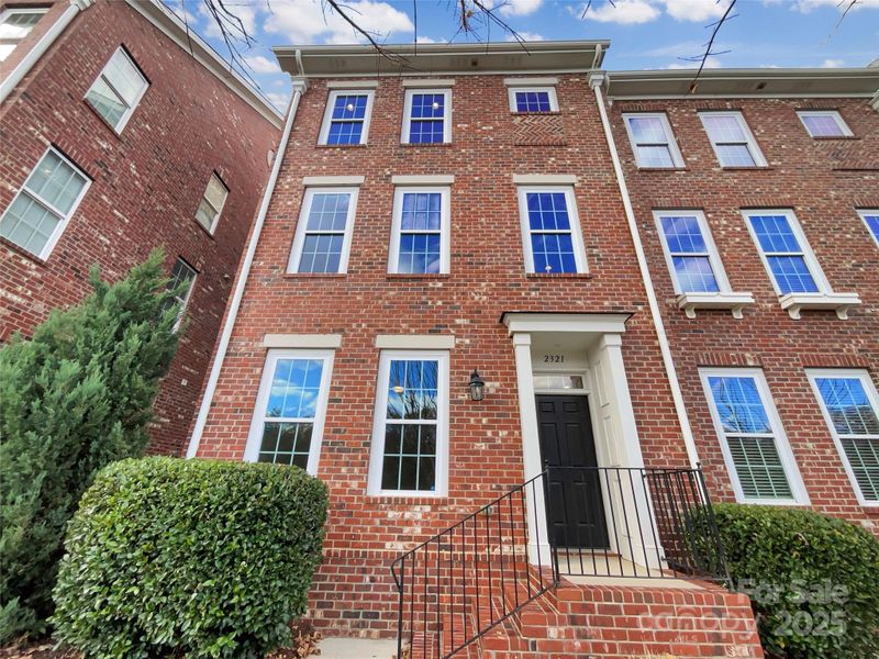 2321 Silver Crescent Dr, Charlotte, NC 28273