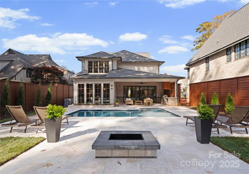 150 N Canterbury Rd, Charlotte, NC 28211