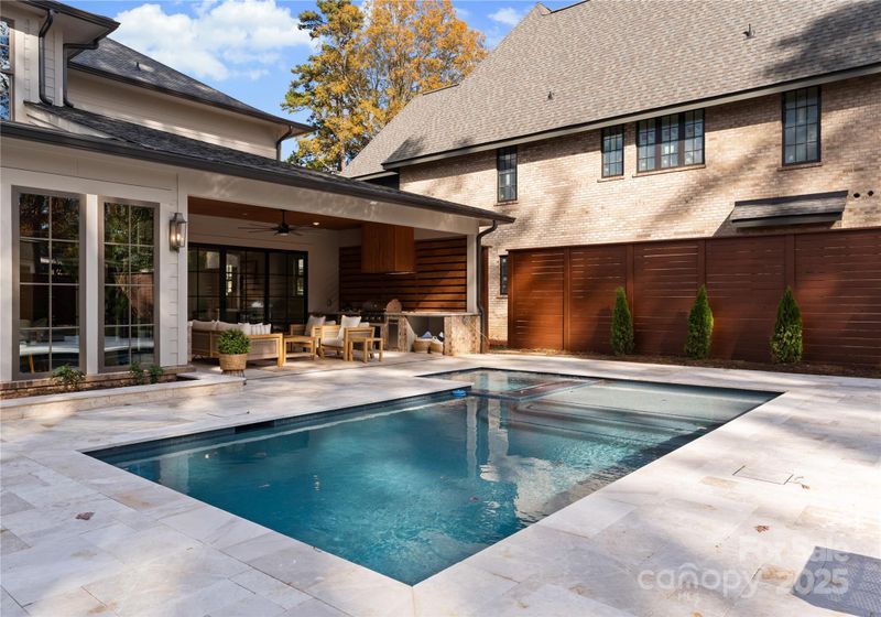 150 N Canterbury Rd, Charlotte, NC 28211