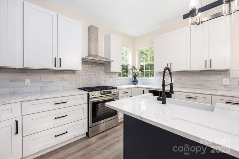 402 Sardis Rd N, Charlotte, NC 28270