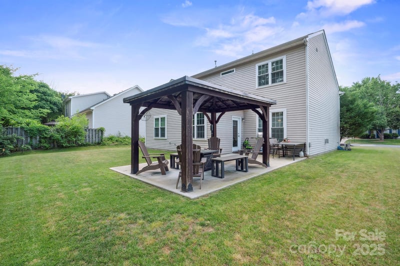 16337 Greybriar Forest Ln, Charlotte, NC 28278