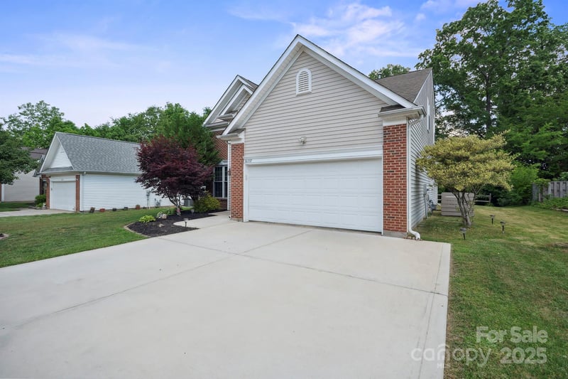 16337 Greybriar Forest Ln, Charlotte, NC 28278