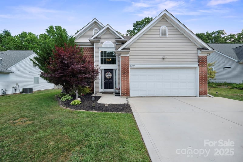 16337 Greybriar Forest Ln, Charlotte, NC 28278
