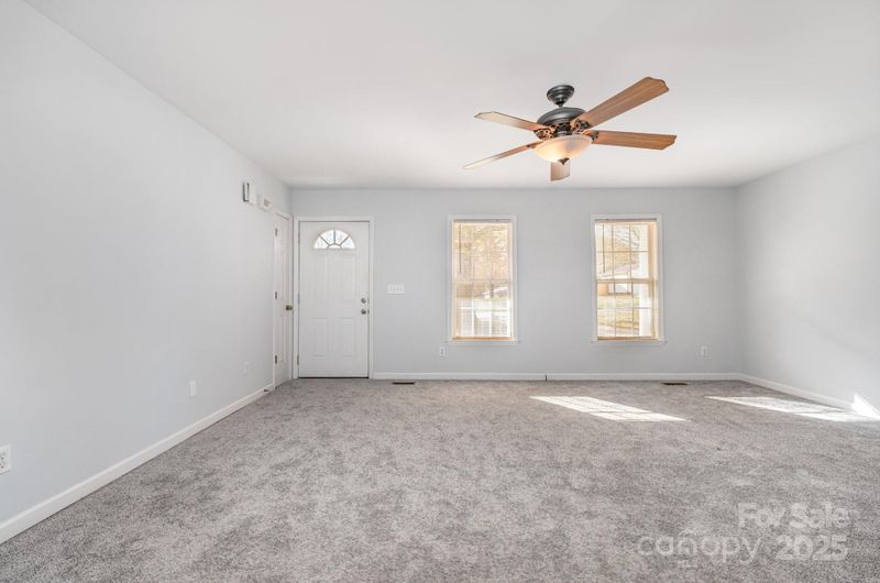 4980 Forest Ridge Dr, Hickory, NC 28602