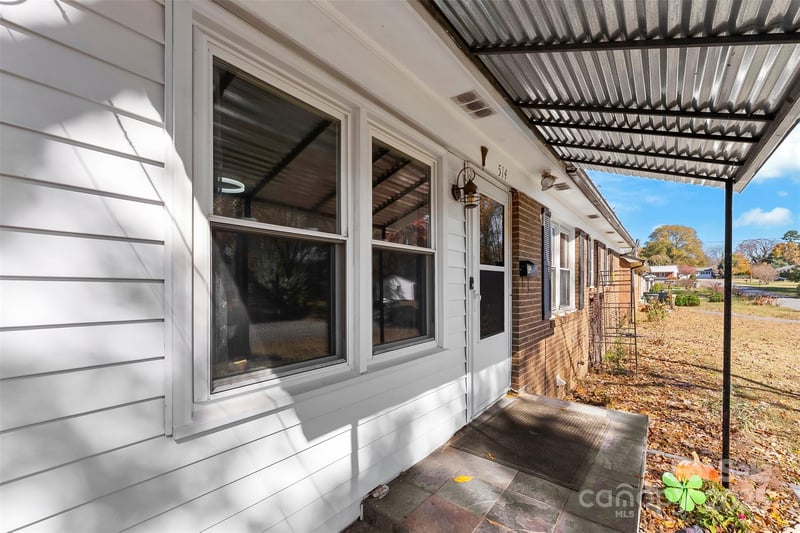 514 Hand Cir, Lowell, NC 28098