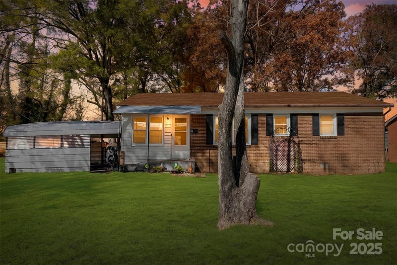 514 Hand Cir, Lowell, NC 28098