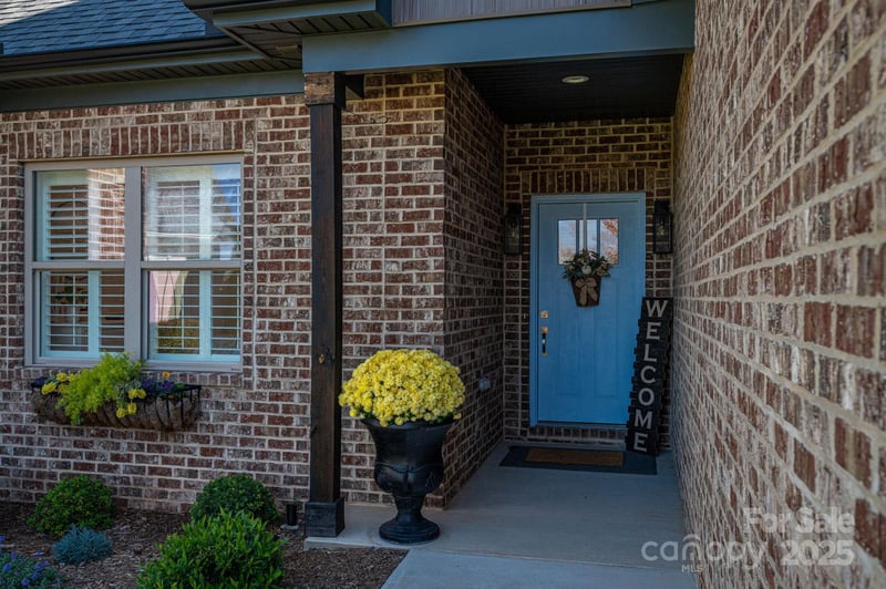 4290 Holly Cir NE, Conover, NC 28613