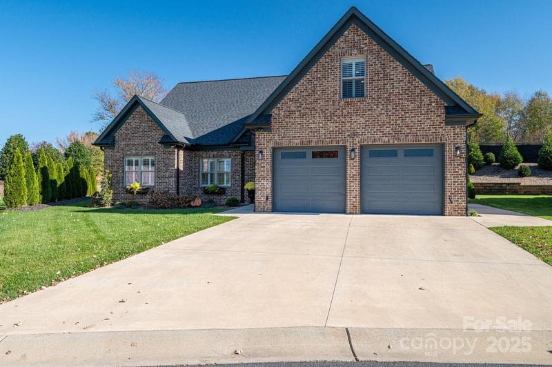 4290 Holly Cir NE, Conover, NC 28613