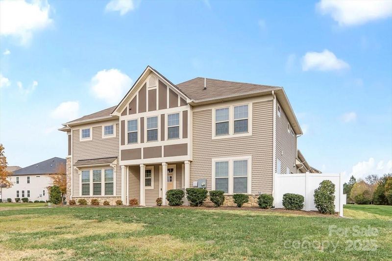 9341 Glenburn Ln, Charlotte, NC 28278