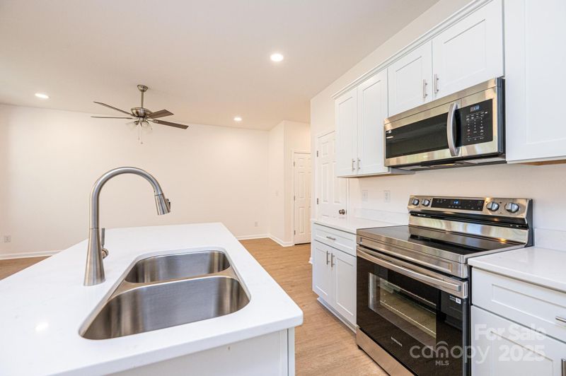 1449 4th St SW, Hickory, NC 28602