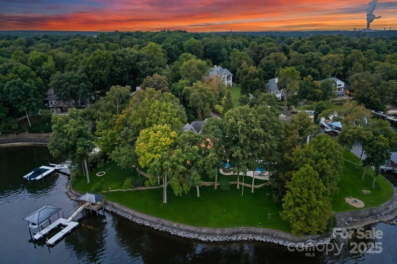 115 Emerald Point Ln, Mooresville, NC 28117