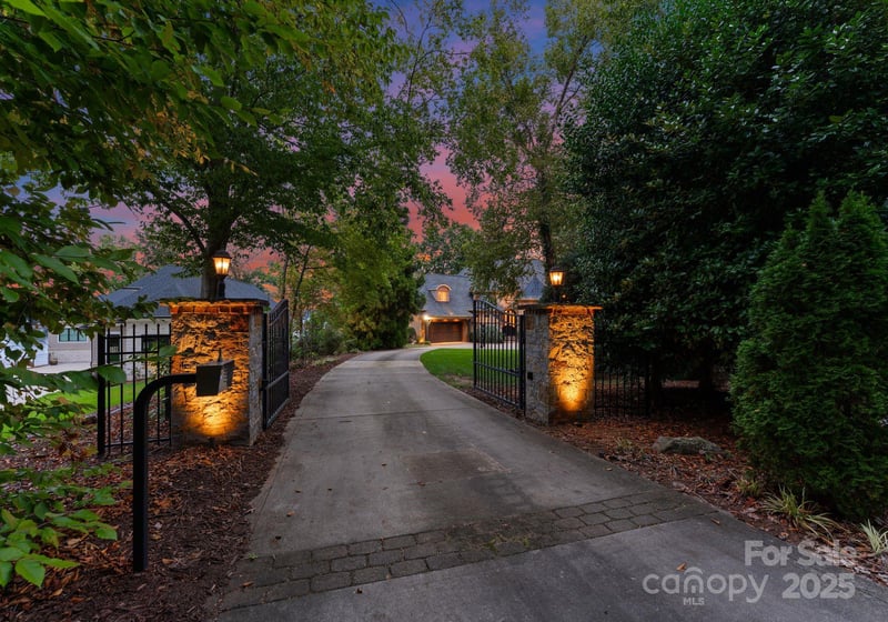 115 Emerald Point Ln, Mooresville, NC 28117
