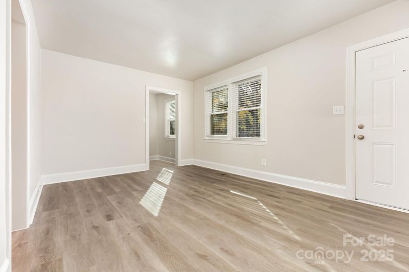 2446 Columbus Cir, Charlotte, NC 28208