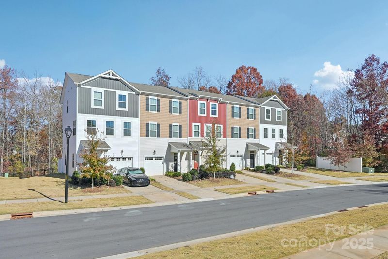 2932 Pirates Pl, Charlotte, NC 28216