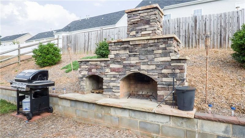 2985 NW Deep Cove Dr, Concord, NC 28027