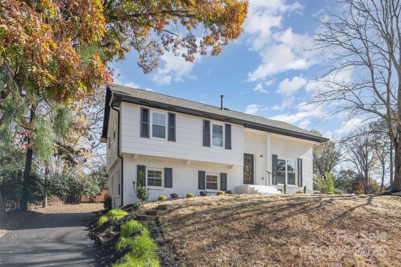 7329 Thorncliff Dr, Charlotte, NC 28210