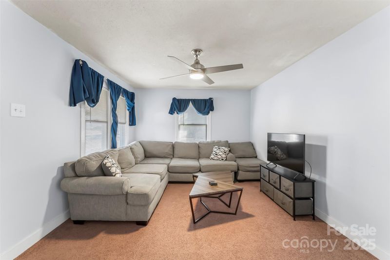 601 W 2nd St, Cherryville, NC 28021