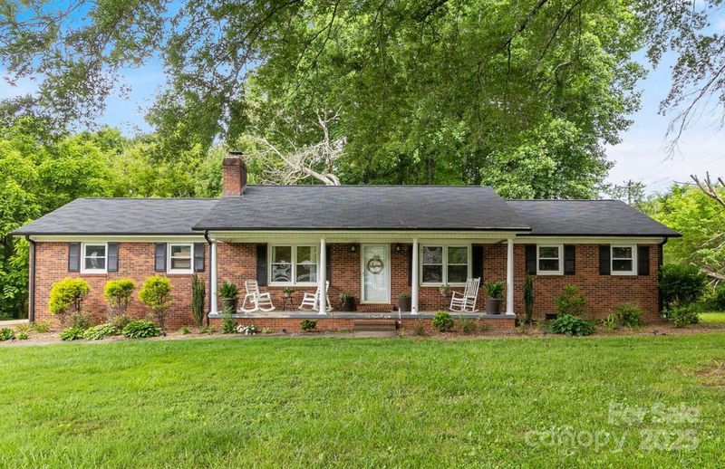 1059 Fairway Dr, Newton, NC 28658