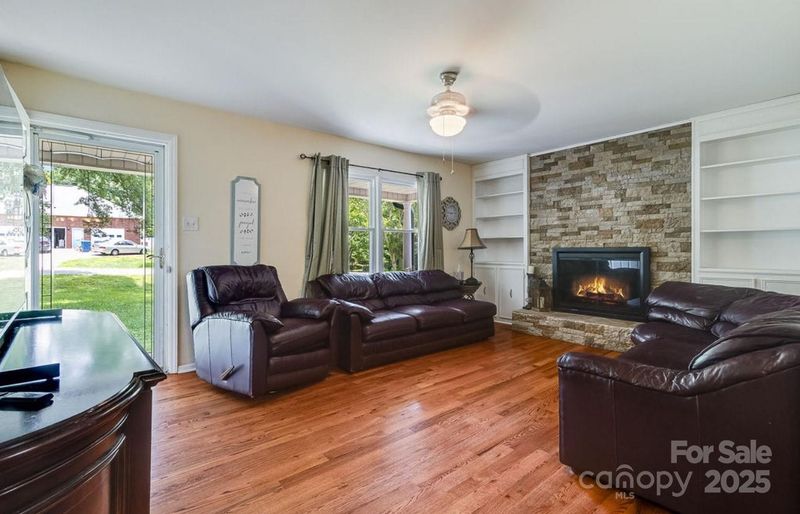 1059 Fairway Dr, Newton, NC 28658